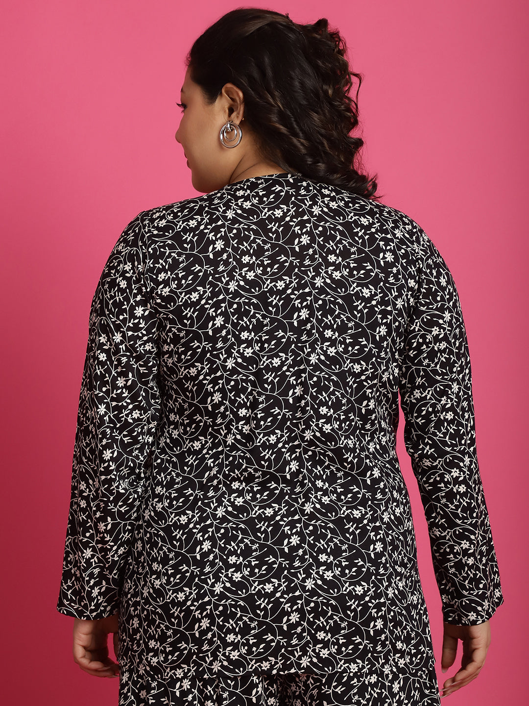 theRebelinme Plus Size Abstract Printed Tie-Up Shrug