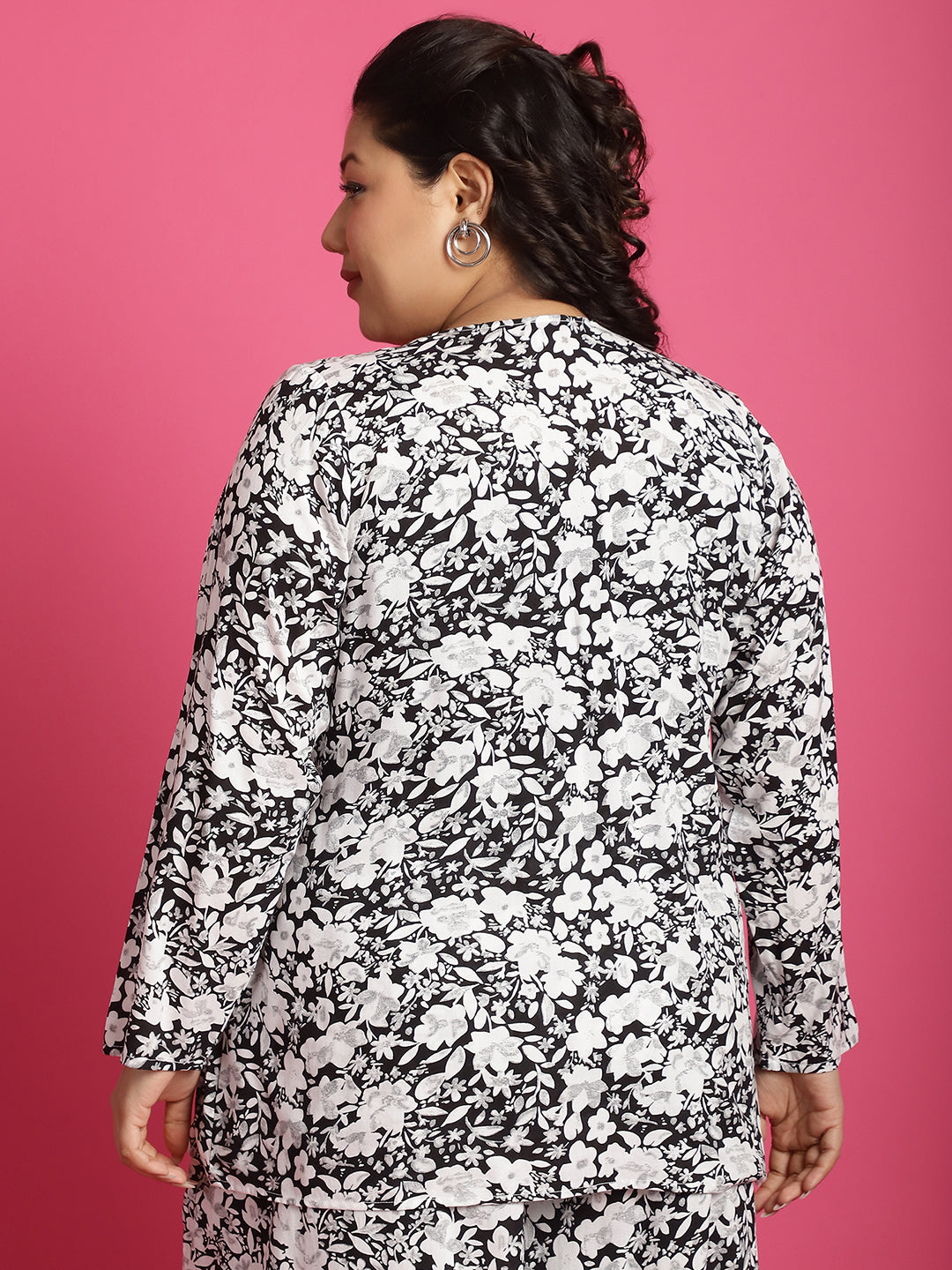 theRebelinme Plus Size Abstract Printed Tie-Up Shrug
