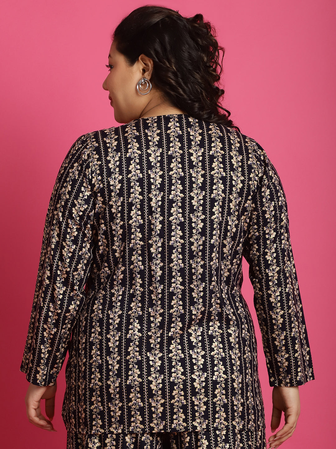 theRebelinme Plus Size Abstract Printed Tie-Up Shrug