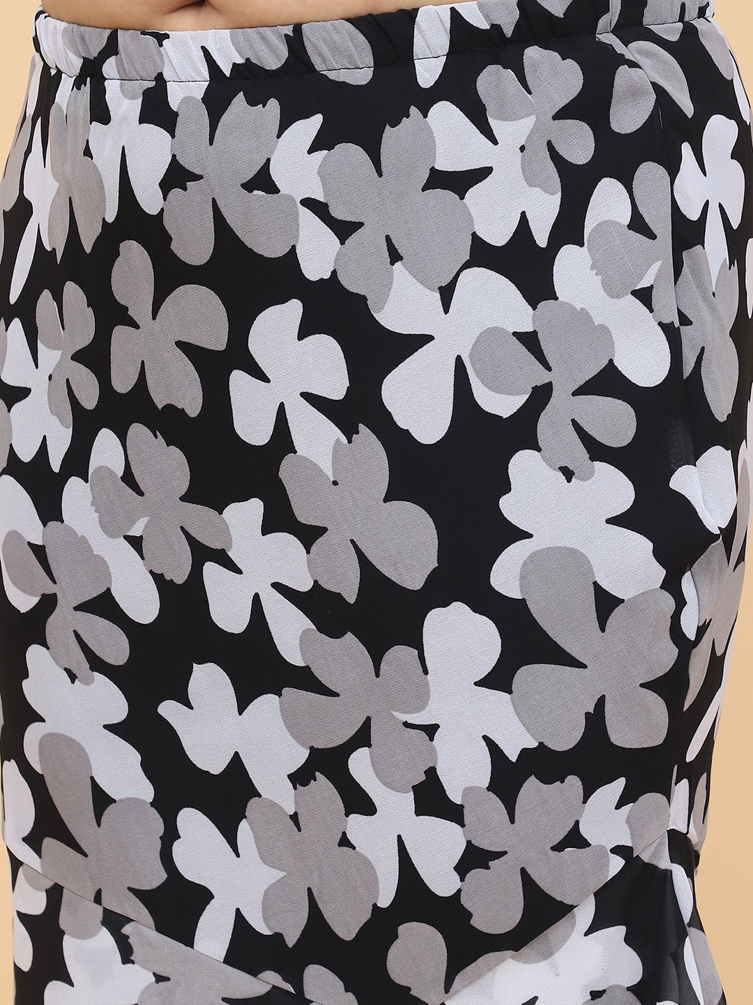 Plus Size Women Black Solid A-Line Skirt