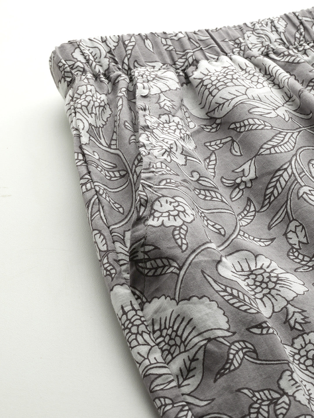 Plus Size Women's Pants in Printed Cotton