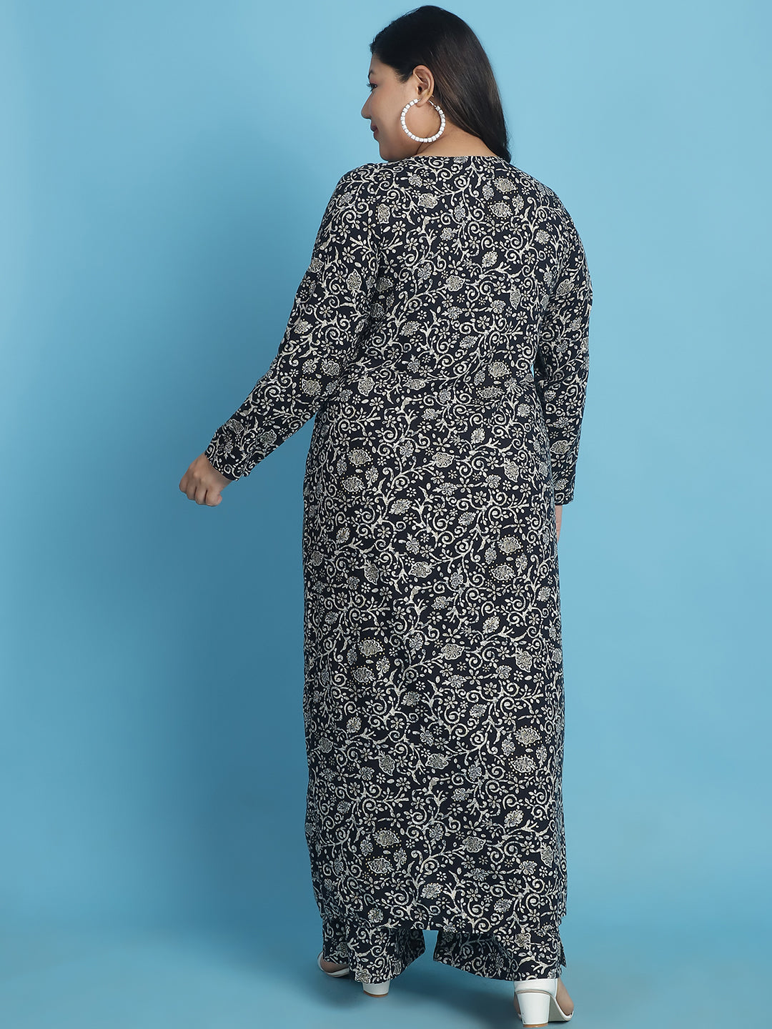 theRebelinme Plus Size Abstract Printed Longline Tie-Up Shrug