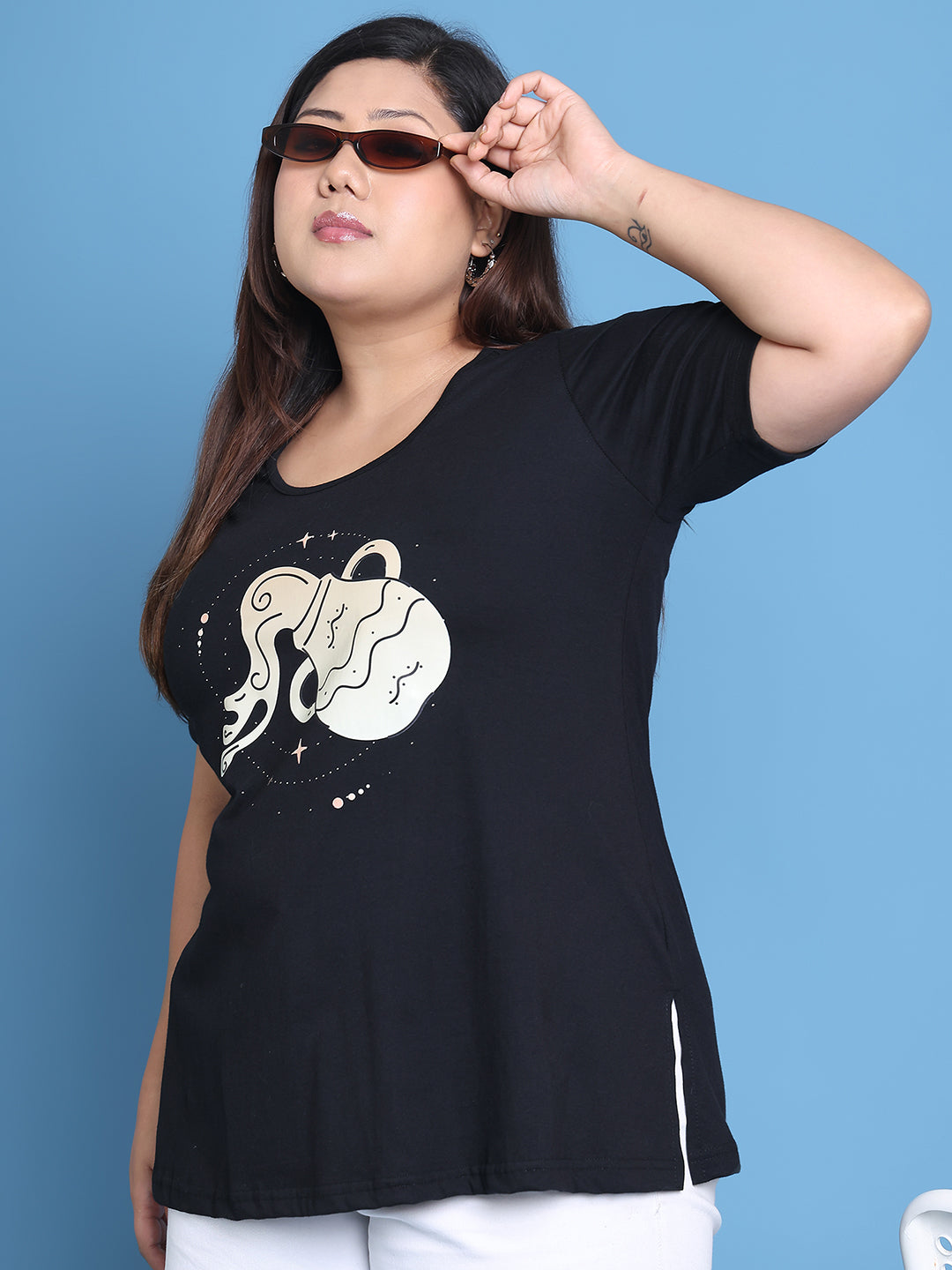 Women's Plus Size Black Solid Color Aquarius Zodiac Sign Printed Cotton T-shirt