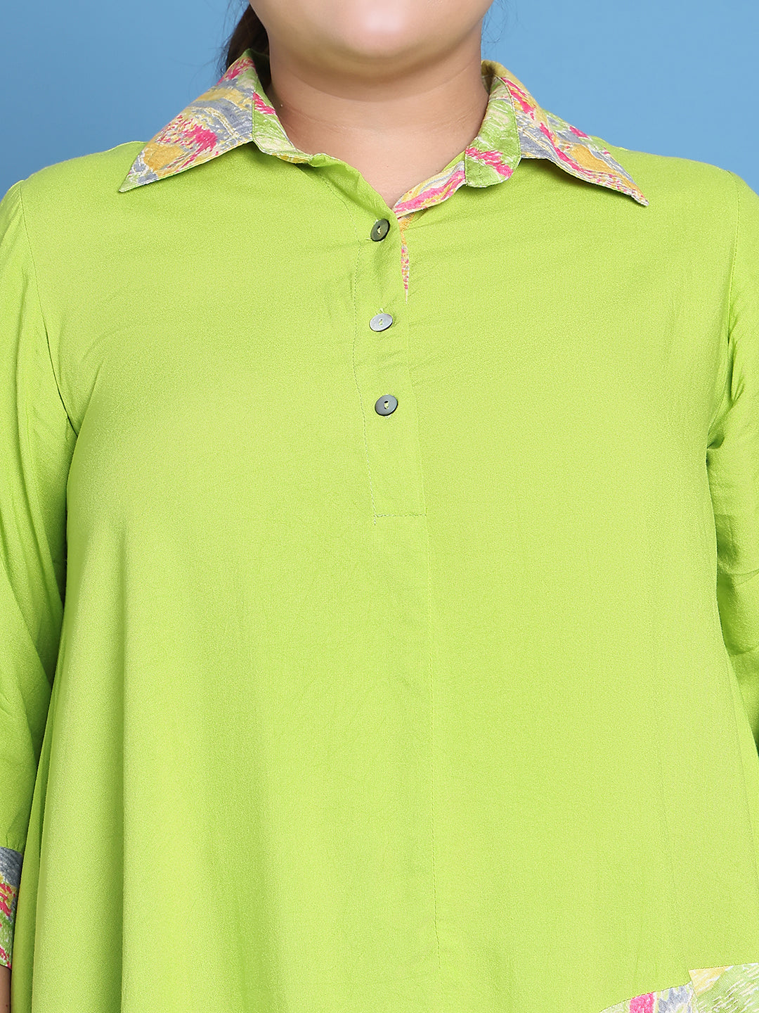 Women's Plus Size Green Solid Color and Yellow Gold Foil printed detail woven longline top